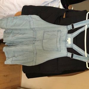 Short overalls